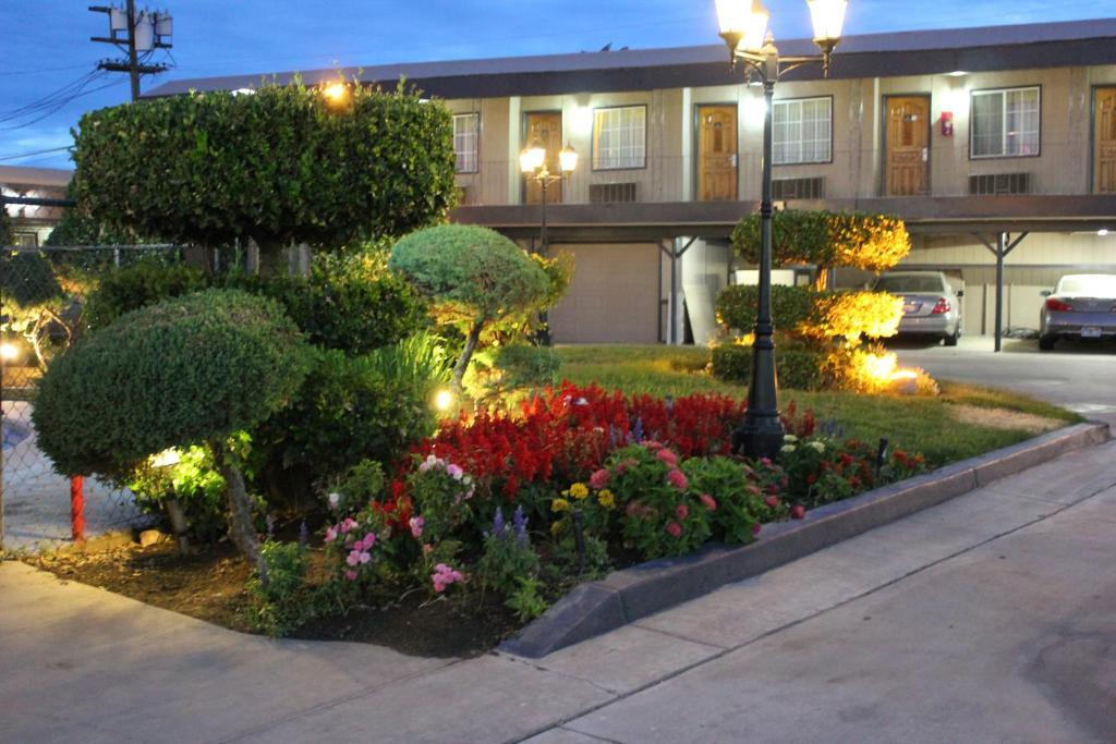 Garden View Inn Fresno Bagian luar foto